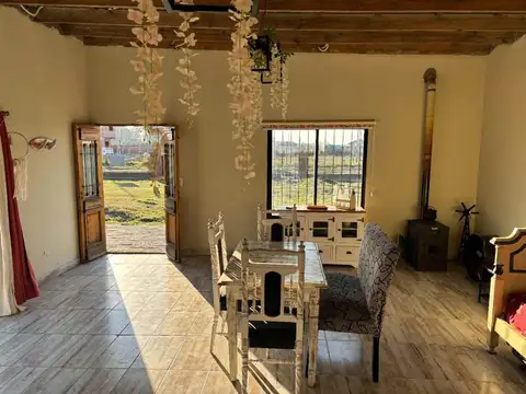 Casa 2 ambientes con 1 baño