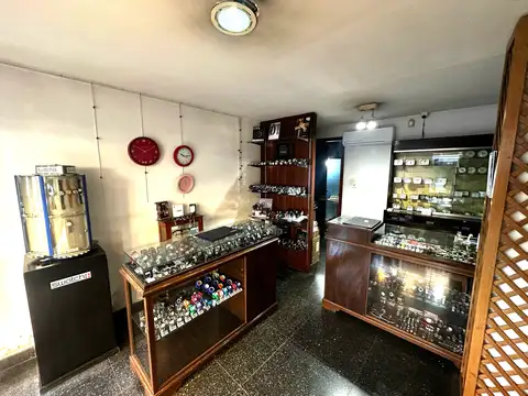 Local en Venta Via Púb.