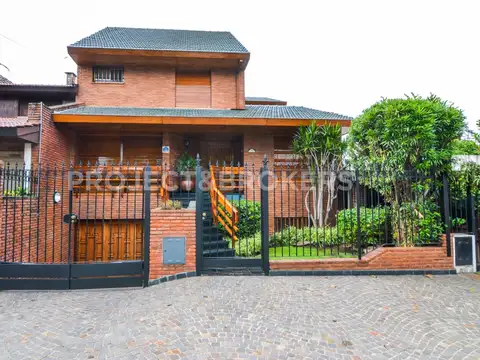 Vivienda unifamiliar excelentemente ubicada en el barrio de Parque Ayerza