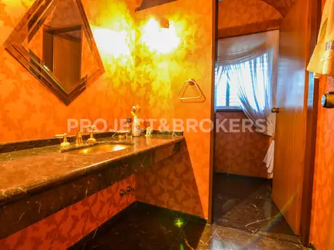 Casa 6 ambientes con 4 baños