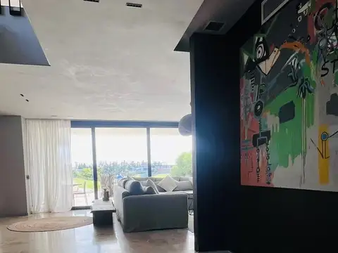 Casa 6 ambientes con 5 baños