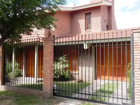 Dr. Alejandro Canale Canova 1100