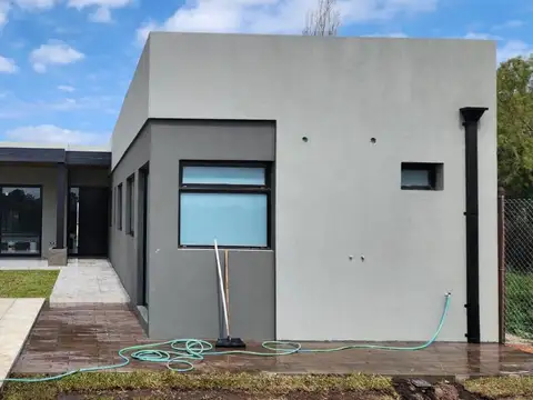 CASA DE 4 AMBIENTES EN VENTA FINCAS DE IBARLUCEA