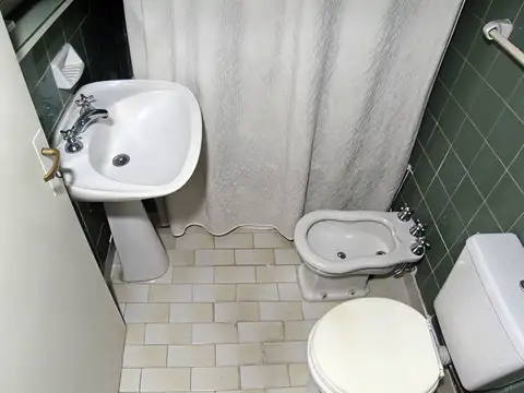 Venta 3 Ambientes con Dependencia de Servicio | 2 Baños | Balcón | Vigilancia.