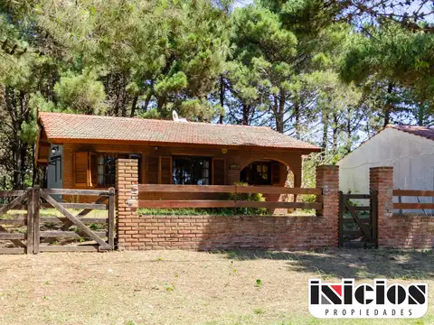 Chalet: Almafuerte N° 860 E/ Olmos y Cramer - Nueva Atlantis - C1048