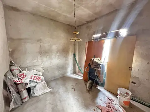 CASA LOTE PROPIO A RECICLAR 3 AMBIENTES CON JARDIN Y TERRAZA