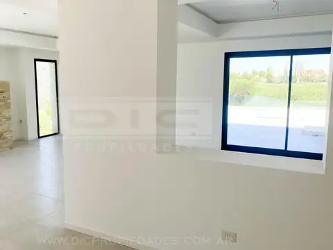 Casa en Venta en El Cantón - Barrio Golf, USD 420.000