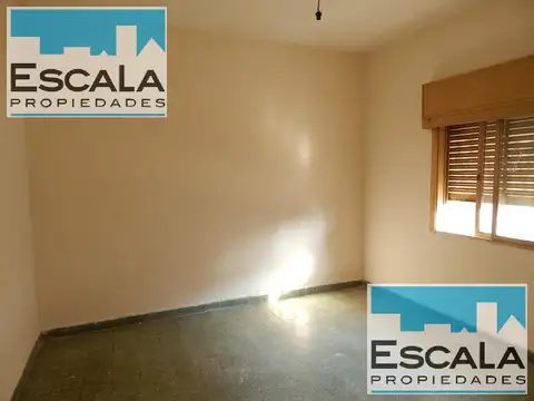 Casa 5 ambientes con 1 baño