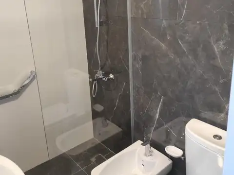 RETASADO - MONOAMBIENTE EN VENTA CON GRAN PATIO ZONA RIO AMENITIES