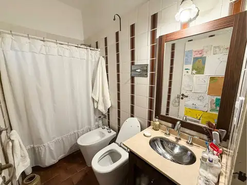 Casa 7 ambientes con 1 baño