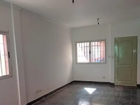 Depto Tipo Casa en Alquiler de 3 ambientes