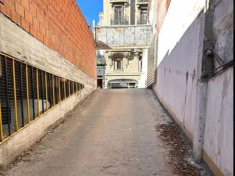 Cochera en zona residencial