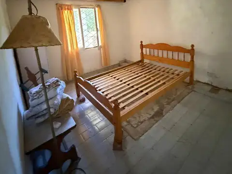 Casa de 2 dormitorios + altillo a 100 metros de Av. 10