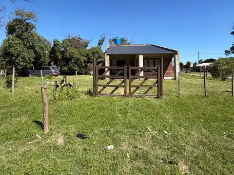 Casa de 2 dormitorios + altillo a 100 metros de Av. 10