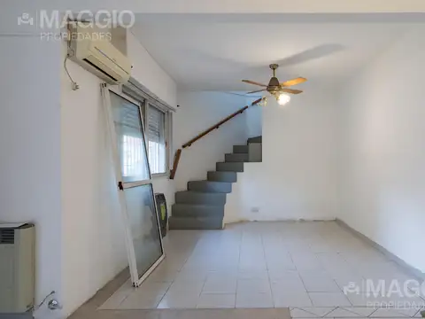 Depto Tipo Casa 3 ambientes con 2 baños