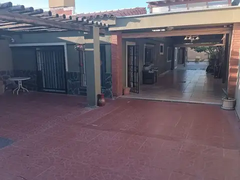 VENTA CASA Y DEPARTAMENTO EN GODOY CRUZ MENDOZA.