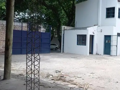 ALQUILER SALON + OFICINAS C/ESTACIONAMIENTO PROPIO