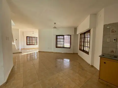 Venta Hermosa Casa Longchamps  APTO CRÉDITO 