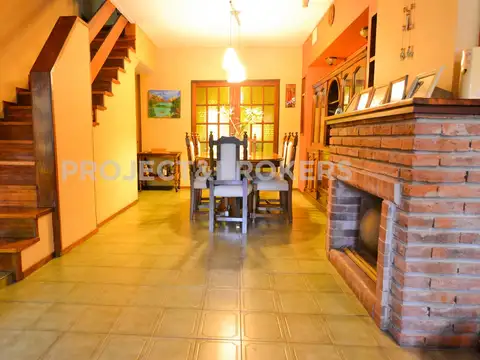 Casa 5 ambientes con 4 baños