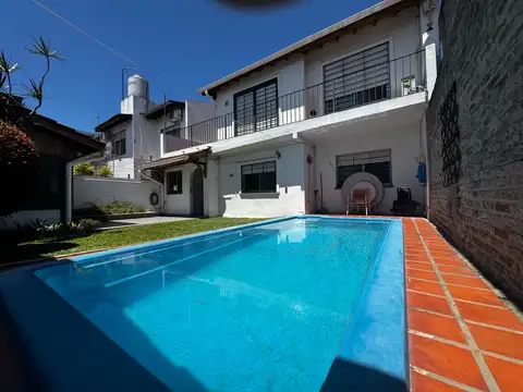 Casa 5 ambientes con 2 baños