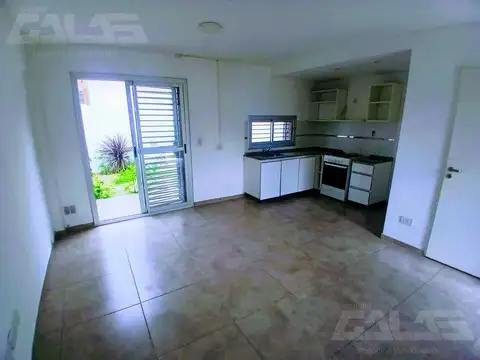Depto Tipo Casa en Venta en Castelar Sur, USD 95.000