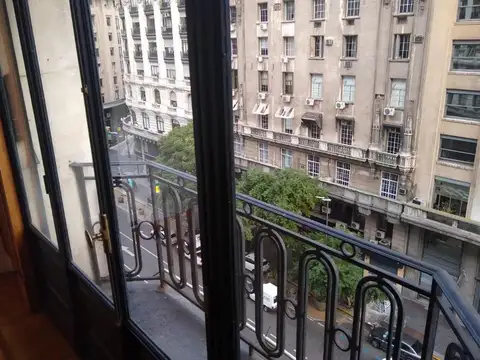 Av. Pte. R. Sáenz Peña 600