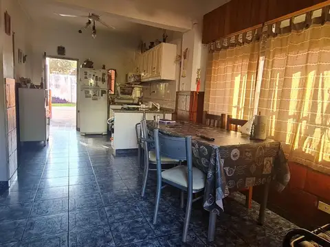Casa en Venta con 3 cocheras