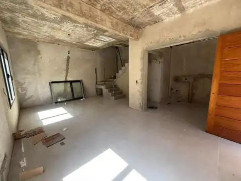 Depto Tipo Casa en Venta con 1 cocheras