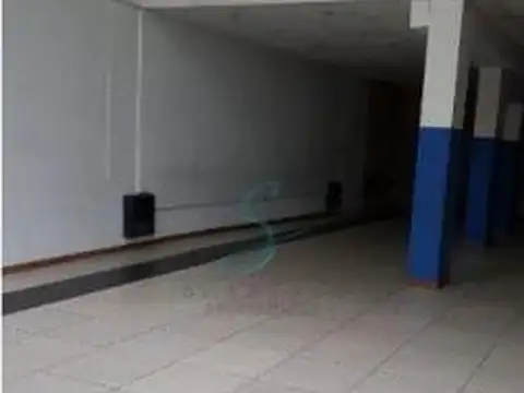 Dos Locales a la calle en venta, con renta. Zona Pompeya