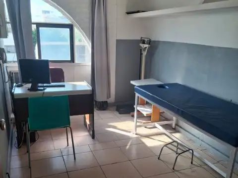 Oficina 5 ambientes con 3 baños