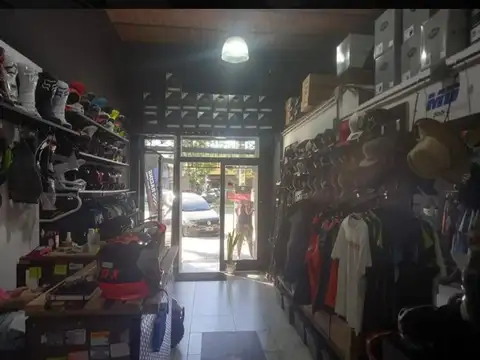 Casa 6 ambientes con 2 baños