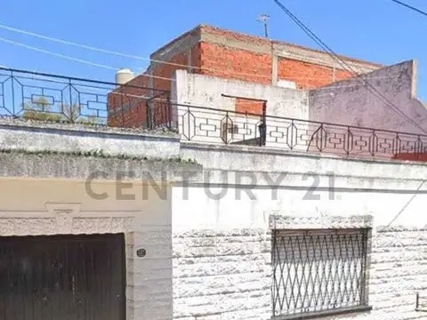 VENTA CASA DE  4 AMBIENTES CON GARAGE CERRADO EN OGORMAN 937,LA MATANZA.