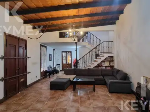CASA EN VENTA 132 BIS ESQUINA 467