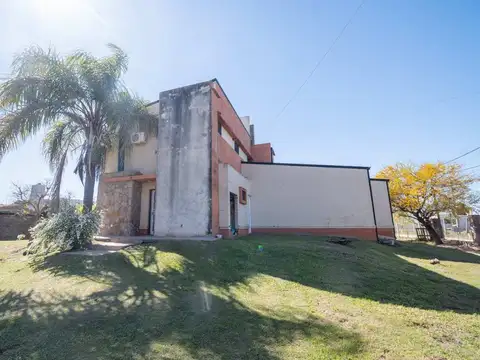 Casa Quinta 4 dorm. en Venta en Colastiné Norte