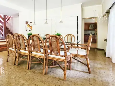 Casa en Venta con 3 cocheras