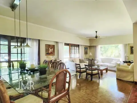 Casa 8 ambientes con 3 baños