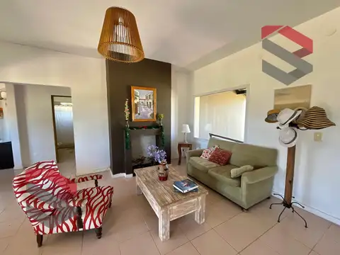 Casa 5 ambientes con 4 baños