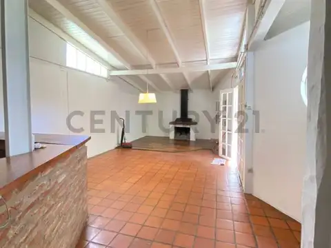 Casa de 3 dormitorios en alquiler en Villa Elisa