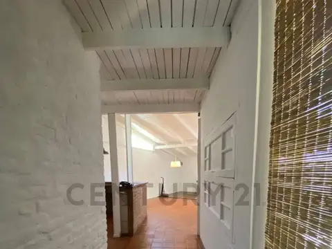 Casa en Alquiler con 1 cochera