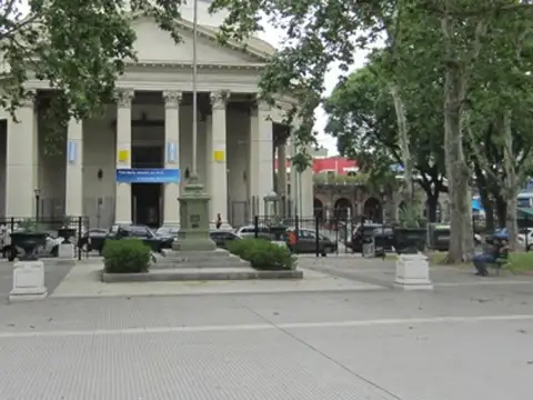 BELGRANO PLAZA ECHEVERRIA Y OBLIGADO.A LA CALLE 45 Mts IMPE