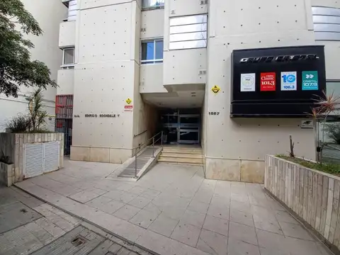 Departamento en alquiler 1 dormitorio amplio con balcón Rosario Centro