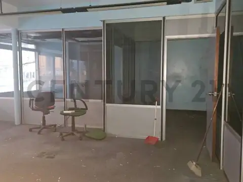 Amplio local excelente ubicación cerca de Av. Santa Fe.