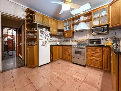 Casa en Venta con 5 cocheras