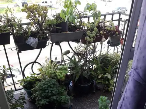 5 Ambientes al frente con balcon