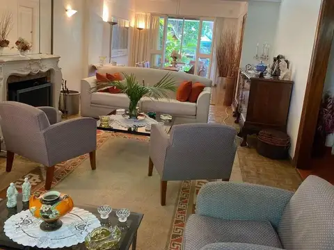 VENTA CASA 8 AMBIENTES CON PILETA Y COCHERA EN VICENTE LOPEZ