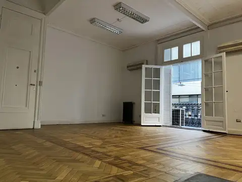 Oficina 4 ambientes con 2 baños