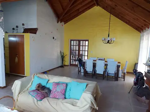 Casa 5 ambientes con 3 baños