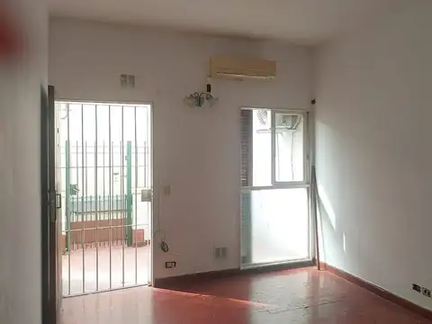 HERMOSO P.H, UBICACIÓN INMEJORABLE, REAL OPORTUNIDAD 