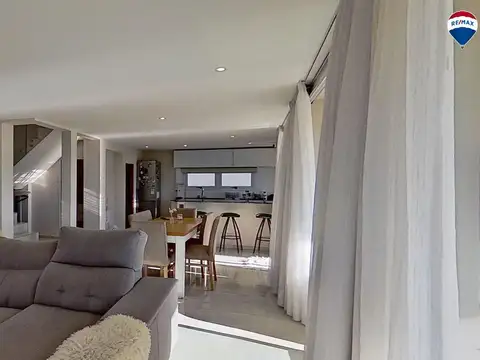 Casa 5 ambientes con 2 baños