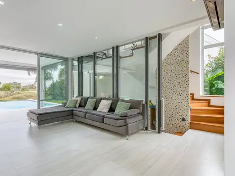 Casa 4 ambientes con 2 baños